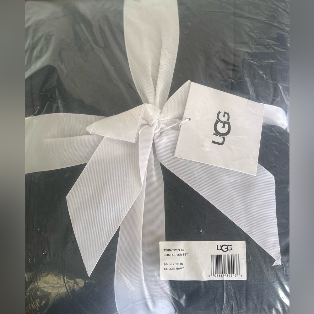 NWT UGG Twin / Twin XL Comforter Set Navy Blue 2 Piece Sham Quilted Bedding
